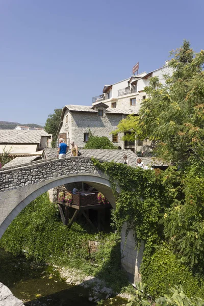 Mostar Bosnien Und Herzegowina August 2017 Zwei Personen Auf Der — Stockfoto