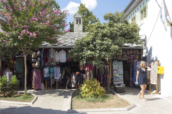 Hatıra Eşyası Mağazaları Bir Kadın Ile Koski Mehmed Cami Mostar — Stok fotoğraf