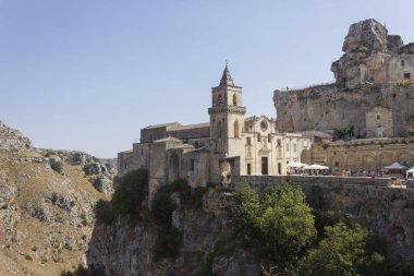 Matera, İtalya - 25 Ağustos 2017: st. Peter Caveoso kilise Matera kayalık dağ geçidi, İtalya