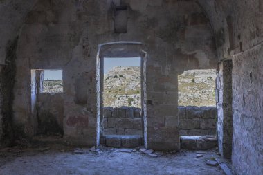 Matera, İtalya - 26 Ağustos 2017: Bir eski ev-mağarada Matera tarihi kent içinin