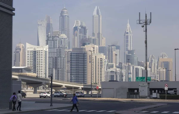 Dubai Uae Dezembro 2017 Estrada Dubai Com Arranha Céus Edifício — Fotografia de Stock