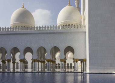 ABU DHABI, UAE - DECEMBER 28 2017: Pool of the Sheikh al Zayed mosque