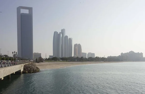 Abu Dhabi Uae December 2017 Abu Dhabi Beach Skyscrapers — стокове фото