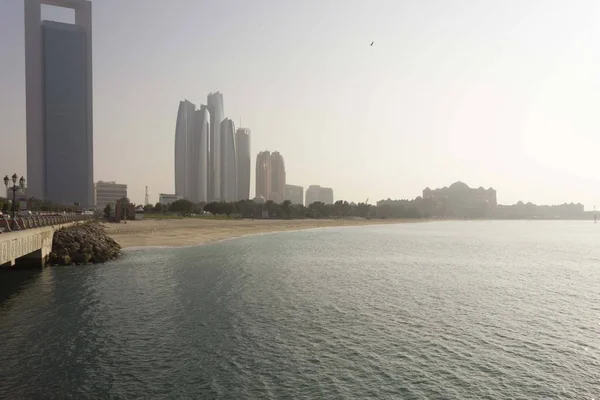 Abu Dhabi Uae December 2017 Abu Dhabi Beach Skyscrapers — стокове фото