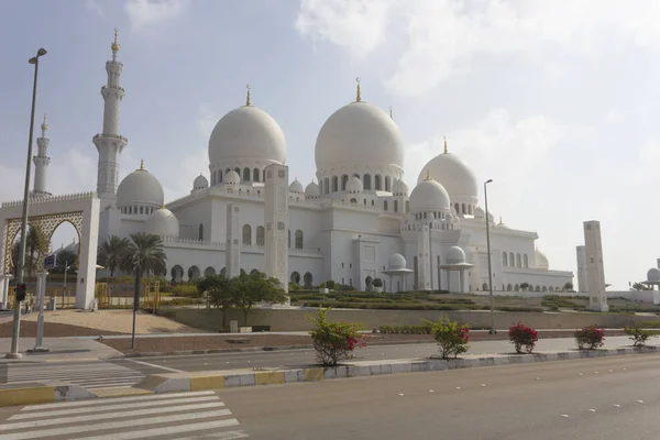 Abu Dhabi Uae December 2017 Virew Street Sheikh Zayed Mosque — Zdjęcie stockowe