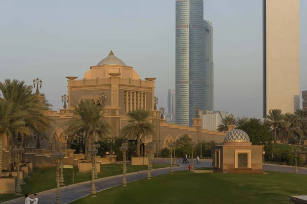 Abu Dhabi Emiratos Árabes Unidos Diciembre 2017 Emirates Palace Garden — Foto de Stock