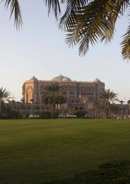 Abu Dhabi Uae December 2017 Emirates Palace Garden Abu Dhabi — ストック写真