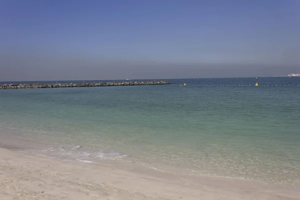 Dubai Emiratos Árabes Unidos Diciembre 2017 Mar Cristalino Playa Jumeirah —  Fotos de Stock