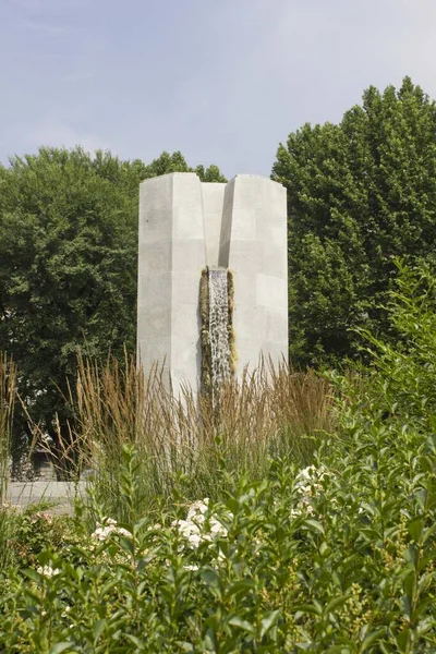 Milano Italia Giugno 2017 Fontana Del Parco Piazza Giuseppe Grandi — Foto Stock