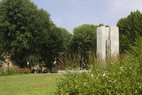 Milán Italia Junio 2017 Piazza Giuseppe Grandi Park Fountain Milan — Foto de Stock