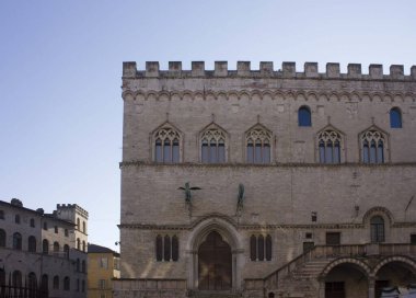 Peru, İtalya - 9 Aralık 2016: Perugia şehir merkezindeki Palazzo dei Priori tarihi binası, İtalya