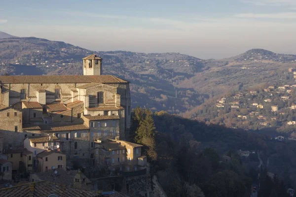 Perugia Włochy Grudzień 2016 Zabytkowy Budynek Perugii Otoczony Wzgórzami — Zdjęcie stockowe
