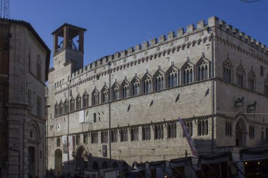 Peru, İtalya - 10 Aralık 2016: Perugia şehrinin göbeğindeki Palazzo dei Priori tarihi binası