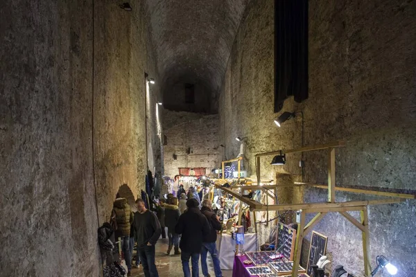Perugia Italia Diciembre 2016 Puestos Personas Dentro Del Antiguo Edificio — Foto de Stock