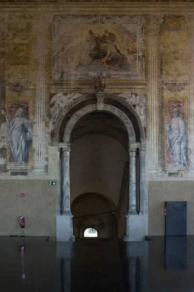 Venice Itálie Května 2016 Starobylé Dveře Uvnitř Scuola Della Misericordia — Stock fotografie