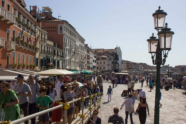 Venecia Italia Mayo 2016 Multitud Personas Riva Degli Schiavoni Venecia —  Fotos de Stock