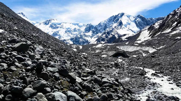 Una Gruta Glaciar Akkem Pie Belukha —  Fotos de Stock