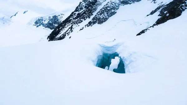Eisbrücke Auf Dem Mensu Gletscher — Stockfoto