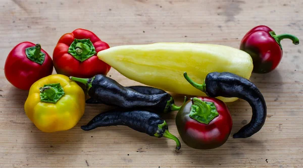 Wooden Background Group Different Varieties Pepper — Stock Photo, Image