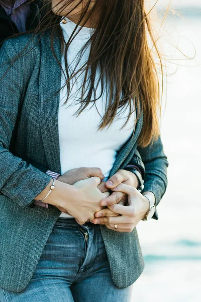 Jong Gelukkig Stel Dat Uitgaat Knuffelt Verliefd Lifestyle Huwelijksreis Achtergrond — Stockfoto