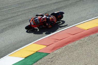 21 Eylül 2019; Ciudad del Motor de Aragon, Alcaniz, İspanya; Aragon Motosiklet Grand Prix, Elemeler Günü; KTM Fabrika Takımı 'ndan Mika Kallio ön eleme oturumunda dönemeci geçti: Pablo Guillen: