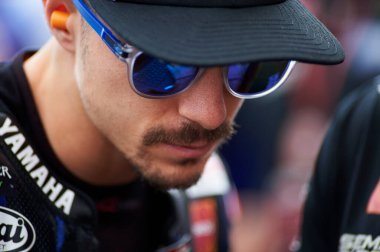 22 Eylül 2019; Ciudad del Motor de Aragon, Alcaniz, İspanya; Aragon Motosiklet Grand Prix, Yarış Günü; Canavar Enerjisi Yamaha Takımı Maverick Vinales başlangıç çizgisinde Aragon Grand Prix için hazırlanıyor: Pablo Guillen