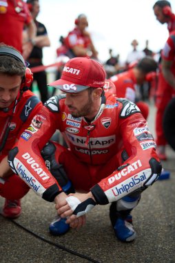 22 Eylül 2019; Ciudad del Motor de Aragon, Alcaniz, İspanya; Aragon Motosiklet Grand Prix, Yarış Günü; Winnow Ducati Takımı 'ndan Andrea Dovizioso başlangıç çizgisinde Aragon Grand Prix için hazırlanıyor: Pablo Guillen