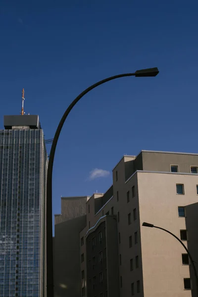 Alexanderplatz 'ın minimalist mimarisi, Berlin 2018