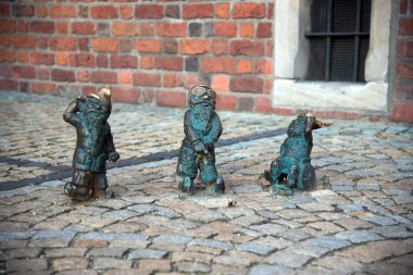Sokakta Wroclaw cüceler. Wroclaw (Silezya başkenti), Pola