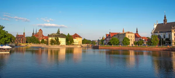 Panorama z Ostrowa Tumskiego na Odrze we Wrocławiu (stolica S — Zdjęcie stockowe