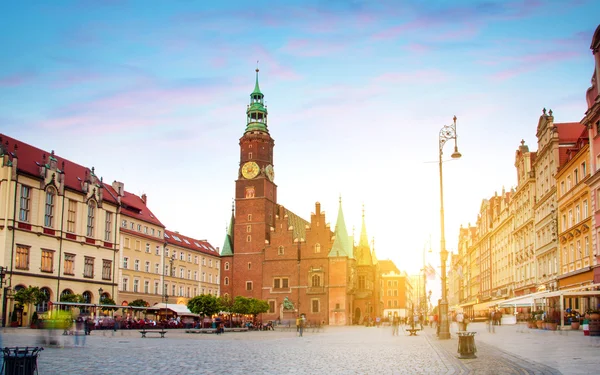 Fantastiskt stadslandskap med rådhuset på Medeltidsmarknaden — Stockfoto