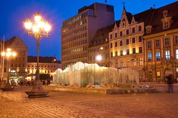 Miasto fantastyczny krajobraz z fontanną na medie i latarnia — Zdjęcie stockowe