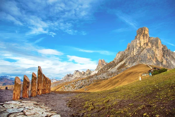 Magico paesaggio autunnale con montagna sul Passo Giau vicino a S. Luc — Foto Stock