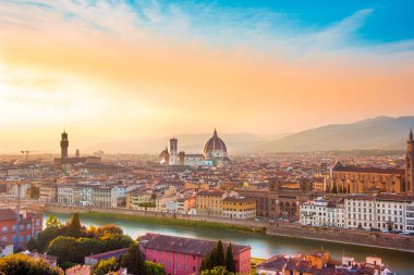 Floransa Michelangelo Meydanı'na muhteşem panoramik manzaralı bir