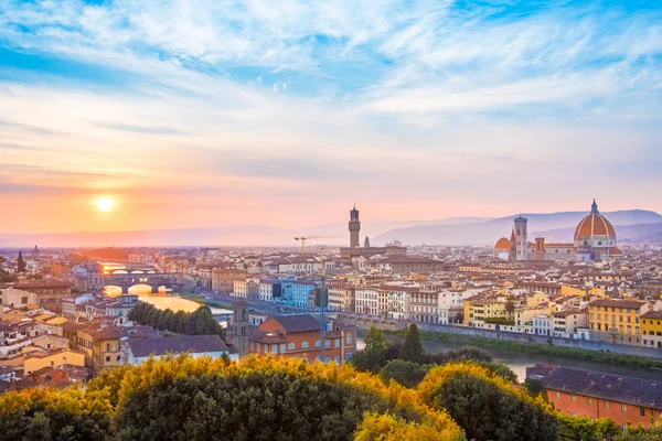 Een fantastisch panoramisch uitzicht over Florence van Michelangelo plein een — Stockfoto