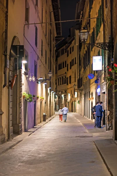 Beautiful landscape of the ancient narrow street in Florence, It — Stock Photo, Image