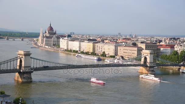 Hermoso Paisaje Con Barcos Flotando Danubio Budapest Hungría — Vídeos de Stock