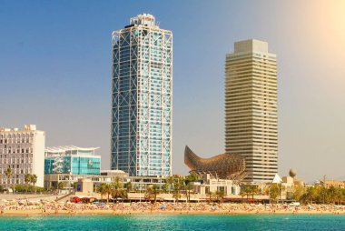 Barcelona, İspanya - Ağustos 12: hotel arts ve mapfre Kulesi ve pe