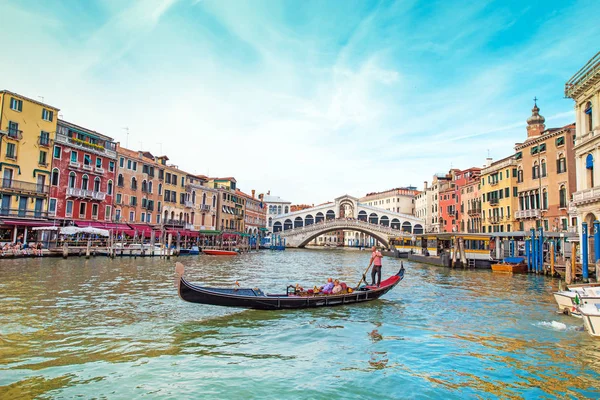 Kouzelná krajina s gondole na Grand Canal v Benátkách, jsem — Stock fotografie