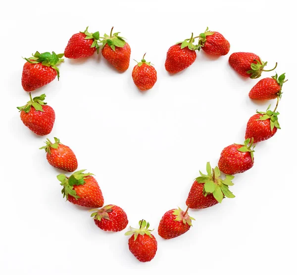 Czerwone serce w kształcie truskawki (chcą karta, zakochanych, 14 lutego, — Zdjęcie stockowe