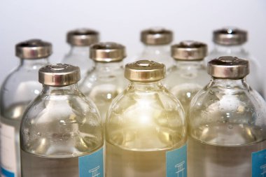 Şişeleri (heali hastaların tedavisi için şifalı çözümü