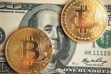 İki bitcoins dolar faturaları (yatırım, rota değişimi - concep üzerinde