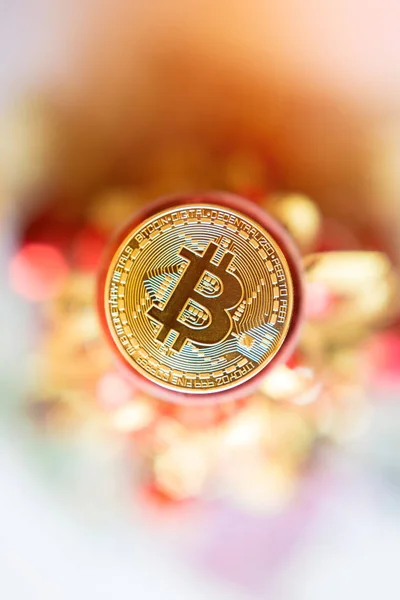 Bitcoins på en ljust färgad bakgrund (börsen, investm — Stockfoto