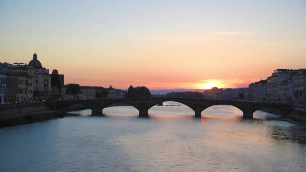 位于意大利佛罗伦萨的亚诺河上著名的桥梁 在阳光的黎明 梦幻般的浪漫风景 — 图库视频影像