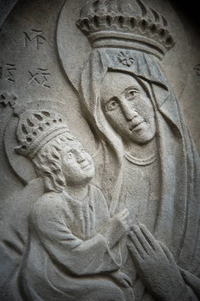 Dziewicy i Dzieciątko Jezus, jako symbol miłości, ochrony i — Zdjęcie stockowe