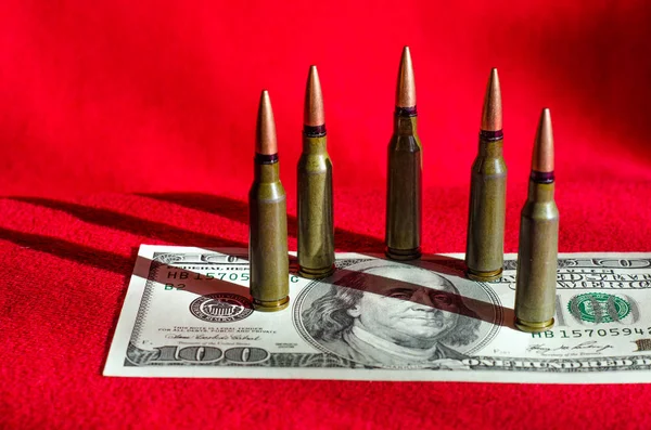 Golyók Bankjegyek Fekete Háttér Absztrakt Példaként Világ Katonai Konfliktusok Okainak — Stock Fotó