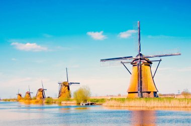 Doğal, Hollanda yel değirmenleri ile büyüleyici manzara