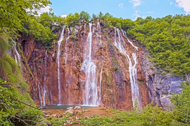 İnanılmaz güzel bir şelale ile muhteşem büyülü manzara