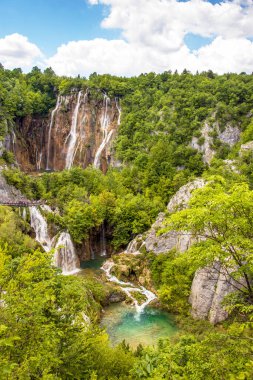 İnanılmaz güzel bir şelale ile muhteşem büyülü manzara