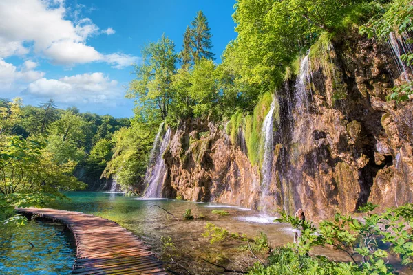 Incredibly beautiful fabulous magical landscape with a bridge ne — Stock Photo, Image